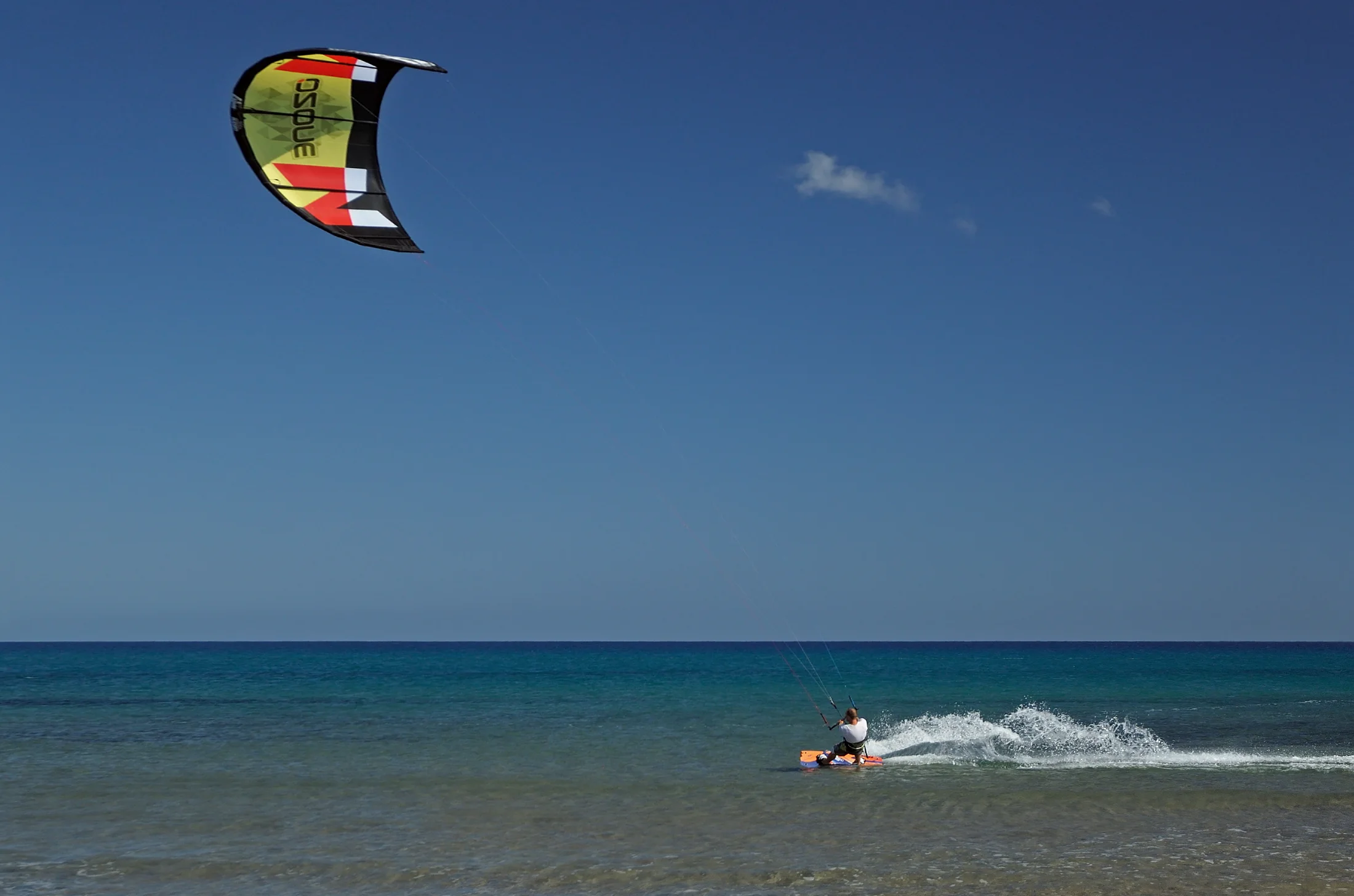 Kitesurfing in the reliable southern wind